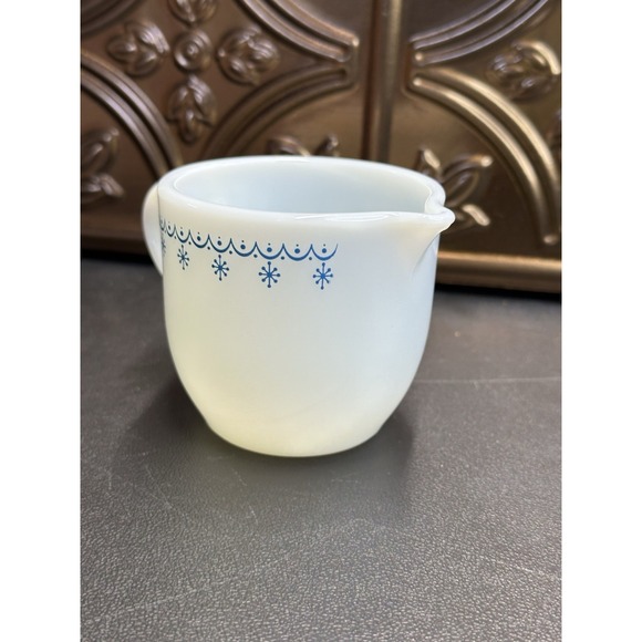 Vintage Pyrex Creamer Snowflake Garland Print Grandmacore Cottagecore Milkglass - Picture 4 of 5